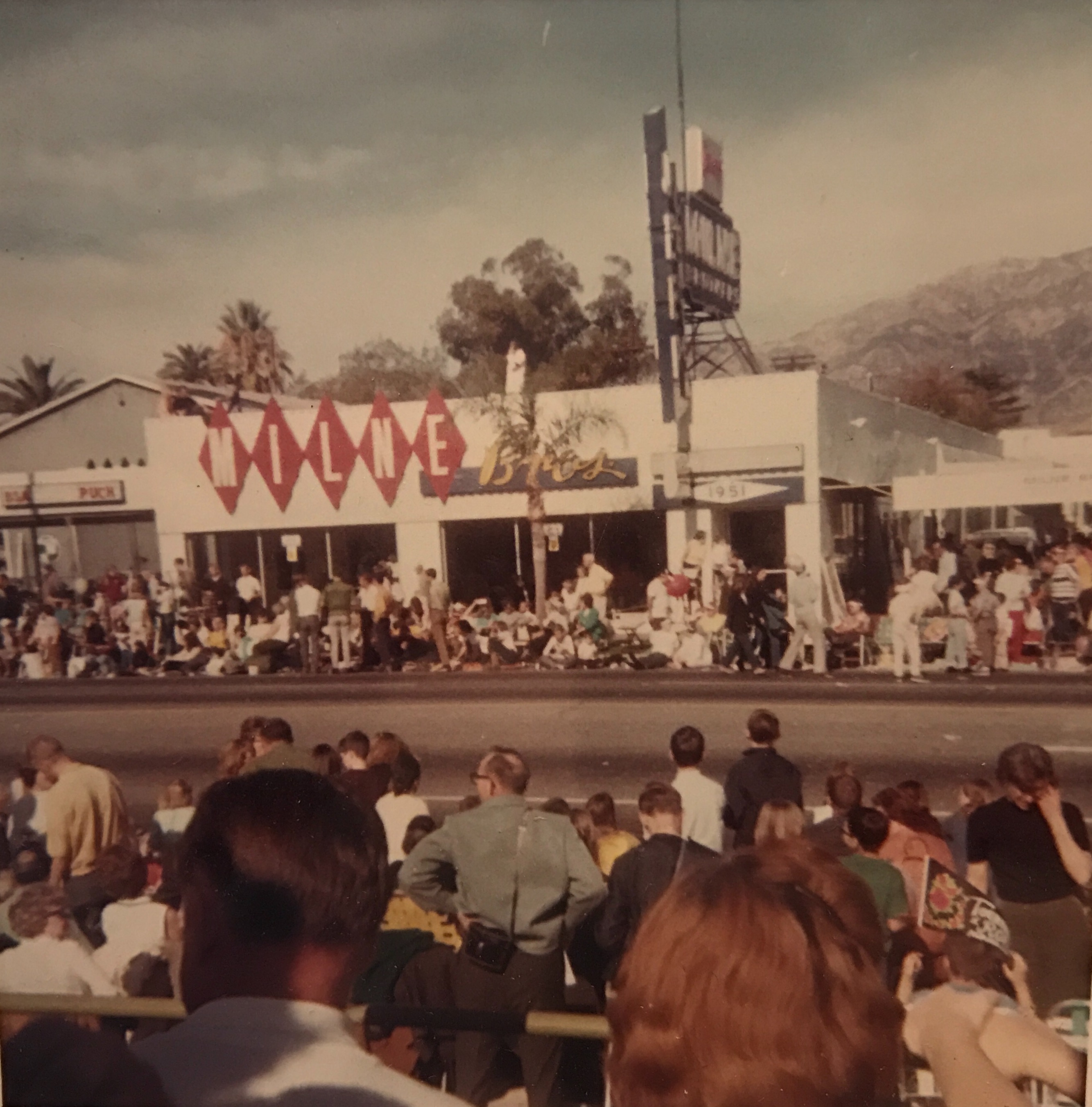 1960's Milne Bros Rose Parade 